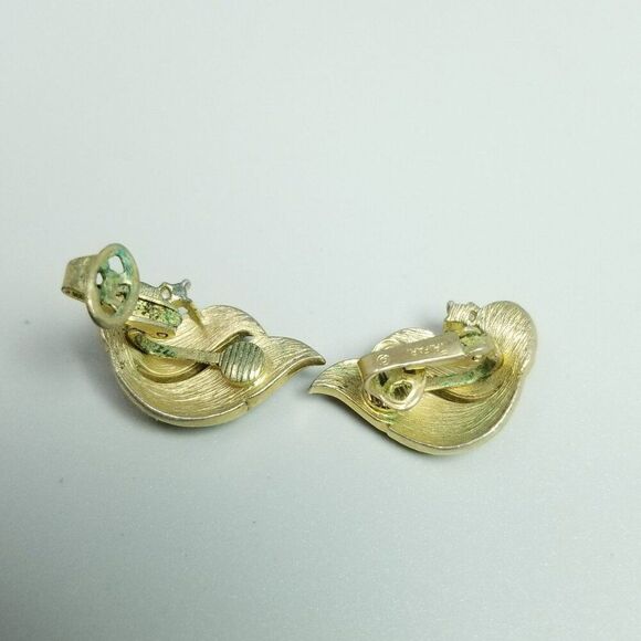 Vintage Crown Trifari Gold Tone Faux Pearl Clip On Earrings Retro Estate, Signed - Picture 3 of 7